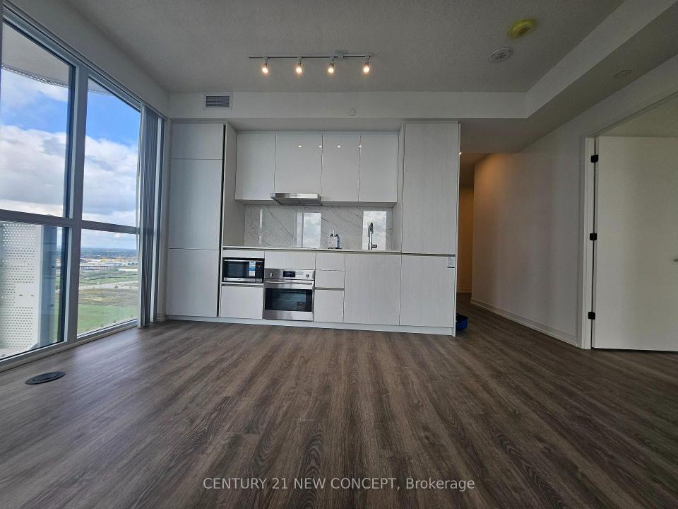 8 INTERCHANGE WAY, Vaughan, Ontario L4K 5Z7, Canadá