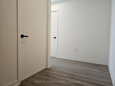 8 INTERCHANGE WAY, Vaughan, Ontario L4K 5Z7, Canadá