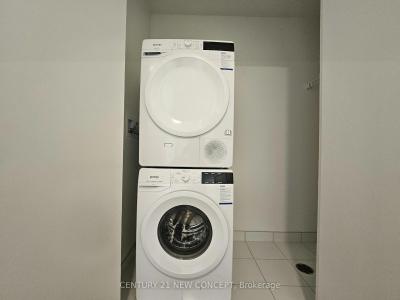 8 INTERCHANGE WAY, Vaughan, Ontario L4K 5Z7, Canadá