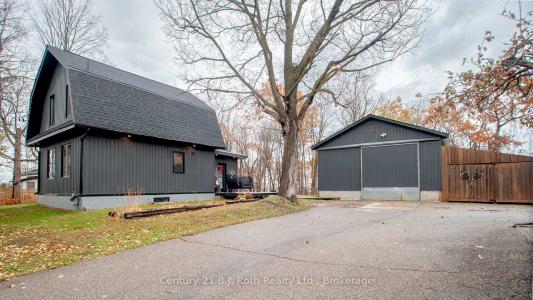 381 OLIVE STREET, Midland, Ontario L4R 2R4, Canada