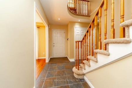 16 LONG DRIVE, Whitby, أونتاريو L1N 8E1, كندا 