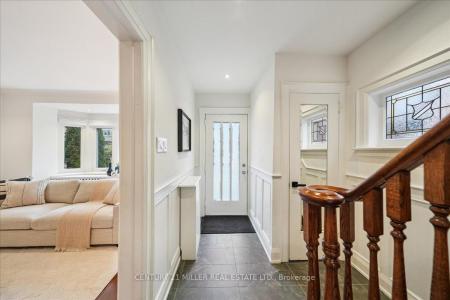 94 CASTLEWOOD ROAD, Toronto, Ontario M5N 2L4, Canada