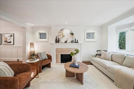 94 CASTLEWOOD ROAD, Toronto, Ontario M5N 2L4, Canada