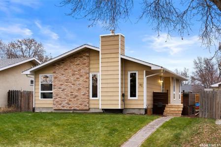 82 SIBBALD CRESCENT, Regina, Saskatchewan S4T 7L7, Canada