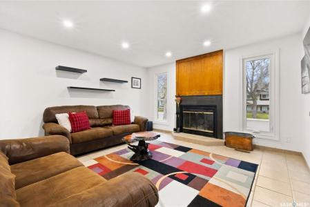 82 SIBBALD CRESCENT, Regina, Saskatchewan S4T 7L7, Canadá