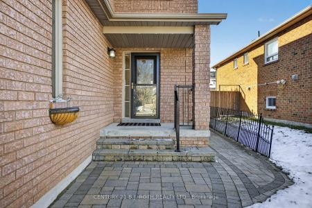 73 RUNDLE CRESCENT, Barrie, Ontario L4N 8E6, Canada