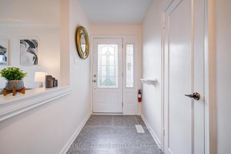 331 ELMWOOD AVENUE, Richmond Hill, 安大略省 L4C 1L7, 加拿大