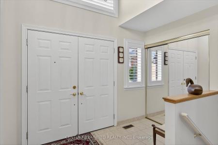 1121 ARMOUR ROAD, Peterborough, Ontario K9H 7N8, Kanada