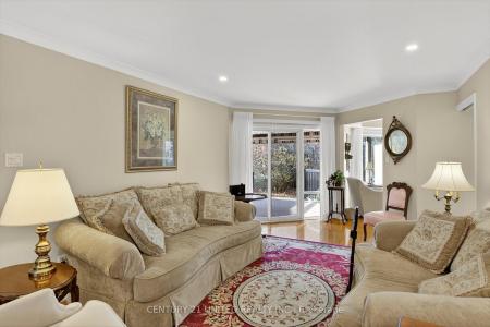 1121 ARMOUR ROAD, Peterborough, Ontario K9H 7N8, Kanada