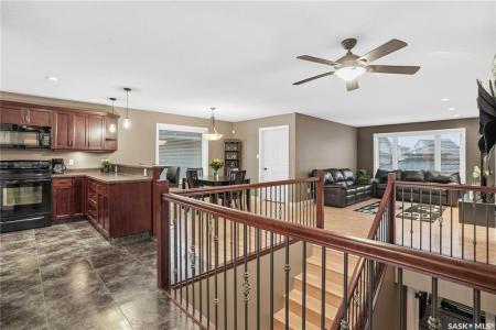 1827 NORMAN MACKENZIE ROAD, Regina, Saskatchewan S4X 0A5, Canada