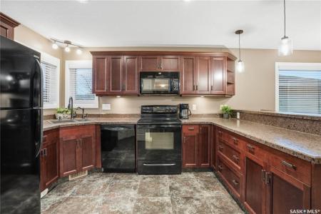 1827 NORMAN MACKENZIE ROAD, Regina, Saskatchewan S4X 0A5, Canada