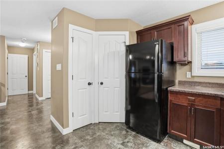 1827 NORMAN MACKENZIE ROAD, Regina, Saskatchewan S4X 0A5, Canada