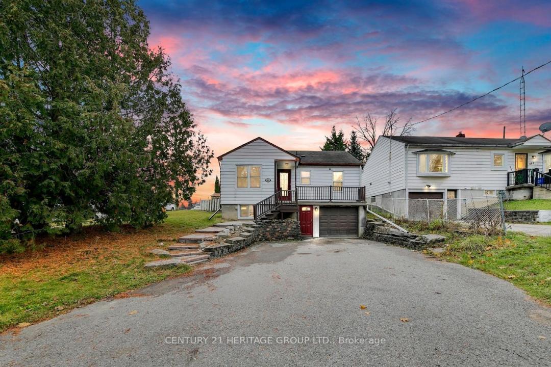 302 AVENUE ROAD, Newmarket, Ontario L3Y 1P2, CANADÁ