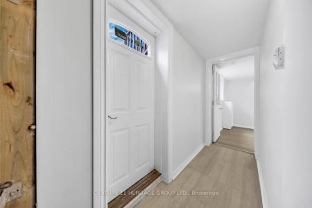 302 AVENUE ROAD, Newmarket, Ontario L3Y 1P2, CANADÁ