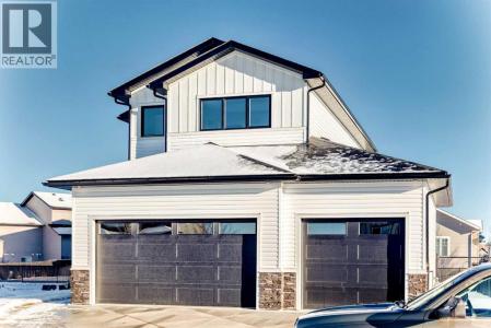 27 WILLIAMS AVENUE, Olds, Alberta T4H 0G1, Canada