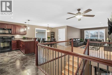 1827 NORMAN MACKENZIE ROAD, Regina, Saskatchewan S4X 0A5, Canada