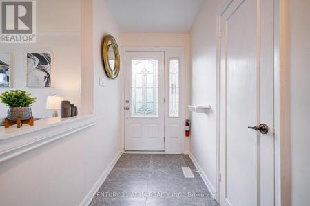 331 ELMWOOD AVENUE, Richmond Hill (harding), オンタリオ L4C 1L7, カナダ