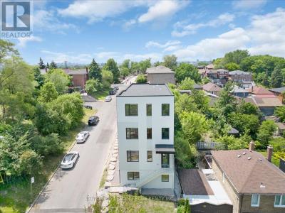 10 SUMMIT AVENUE, Toronto (caledonia-fairbank), Ontario M6E 1X4, Canada