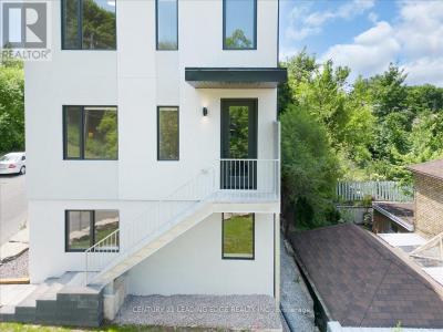 10 SUMMIT AVENUE, Toronto (caledonia-fairbank), Ontario M6E 1X4, Canada