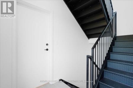 10 SUMMIT AVENUE, Toronto (caledonia-fairbank), Ontario M6E 1X4, Canada