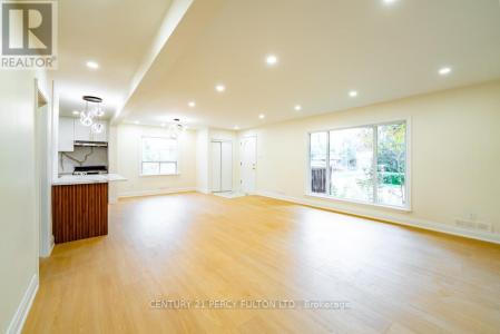 243 RUGGLES AVENUE, Richmond Hill (harding), オンタリオ L4C 1Y6, カナダ