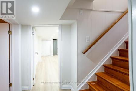 243 RUGGLES AVENUE, Richmond Hill (harding), Ontario L4C 1Y6, Canada