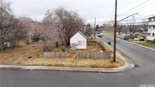138 V AVENUE S, Saskatoon, Saskatchewan S7M 3E1, Canada
