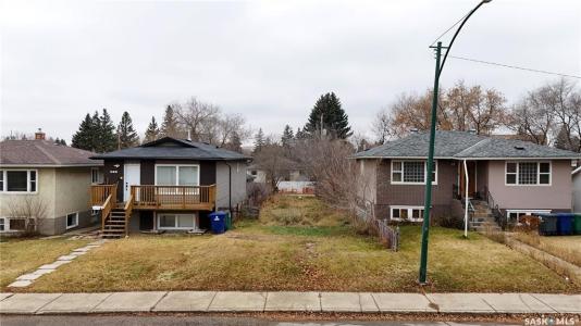 321 V AVENUE S, Saskatoon, ססקצ'ואן S7M 3E4, קנדה