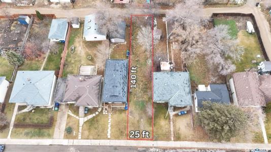 321 V AVENUE S, Saskatoon, ססקצ'ואן S7M 3E4, קנדה