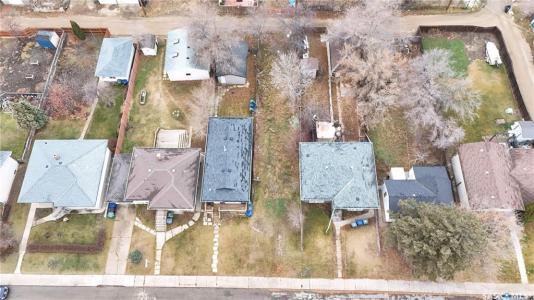 321 V AVENUE S, Saskatoon, ססקצ'ואן S7M 3E4, קנדה