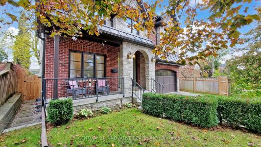 1 DUSTAN CRESCENT, Toronto, Ontario M4J 4G4, Canada