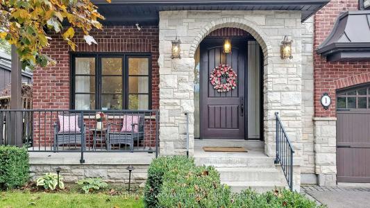 1 DUSTAN CRESCENT, Toronto, Ontario M4J 4G4, Canada