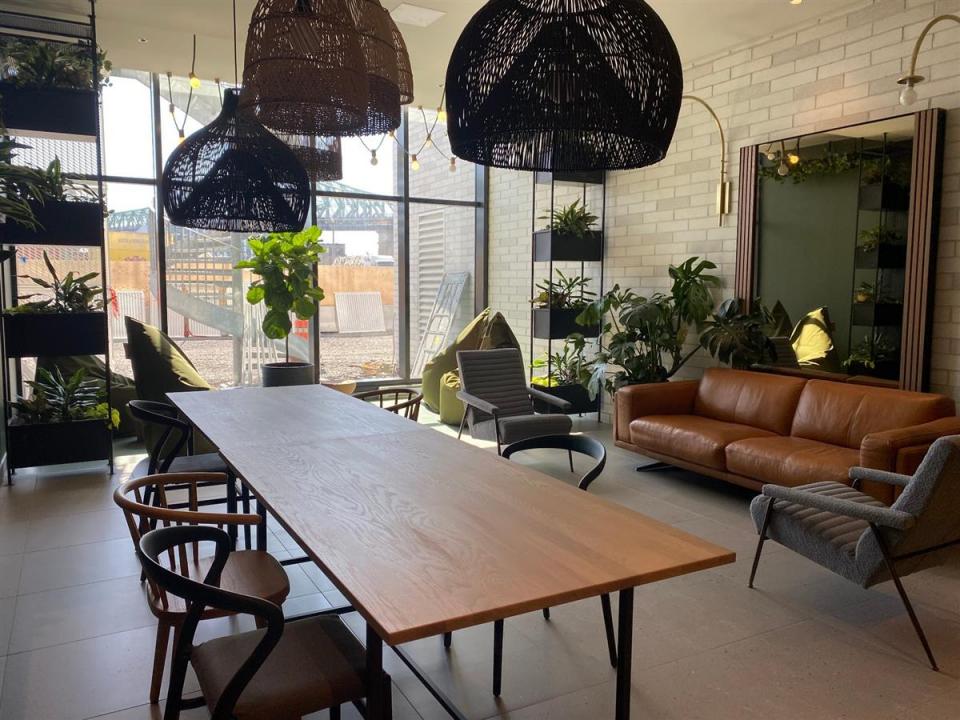 2120  Rue Ste-Catherine E., Montréal (Ville-Marie), Quebec H2K 0C4, Canadá