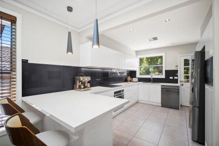 60 Moreton Road, Illawong, NSW 2234, Úc