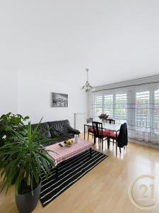 Deville Les Rouen, Haute-Normandie 76250, Pháp