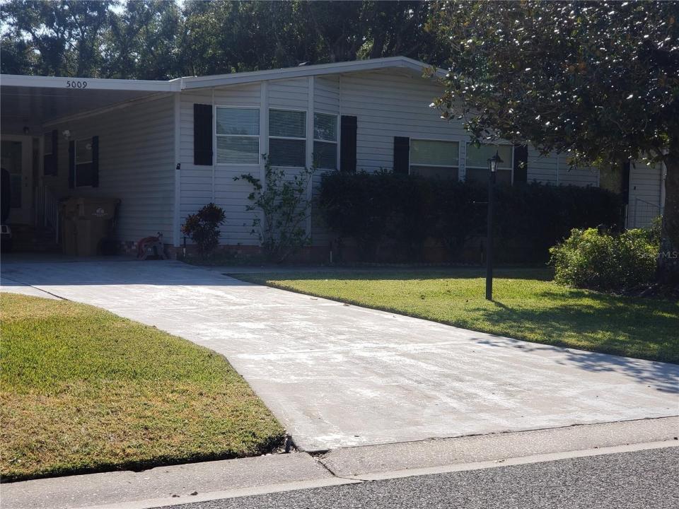 5009 EL DESTINO DRIVE, LEESBURG, Floryda 34748, USA