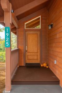 1925 Michele Way, Arnold, California 95223