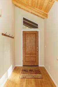 1925 Michele Way, Arnold, California 95223