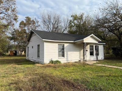 457 E James St., Wills Point, Texas 75169, USA