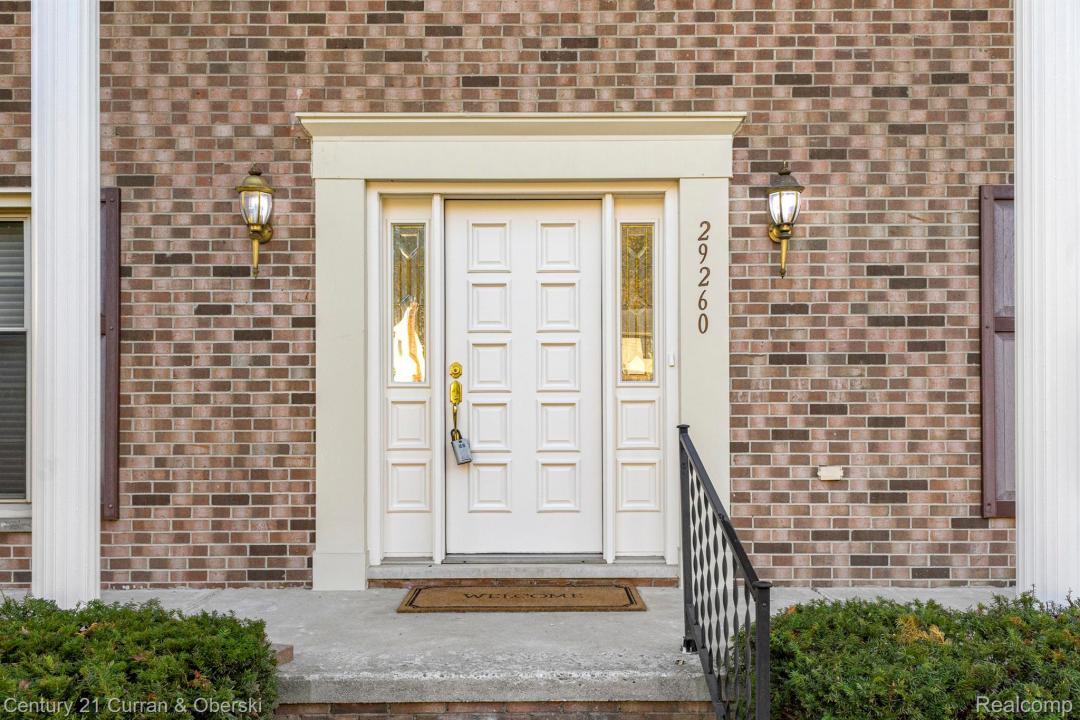 29260 New Bradford, Farmington Hills, Michigan 48331