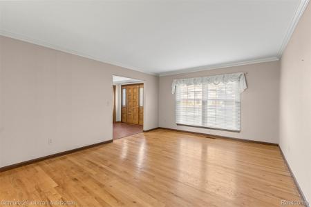 29260 New Bradford, Farmington Hills, Michigan 48331