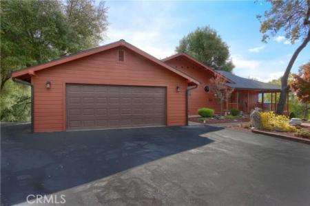 39207 Thornberry Mtn View Court, Oakhurst, California 93644