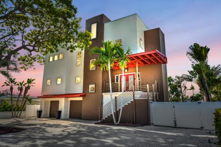 10206 4th St E, Treasure Island, Florida 33706, USA