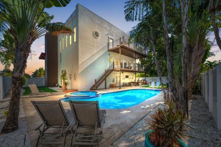 10206 4th St E, Treasure Island, Florida 33706