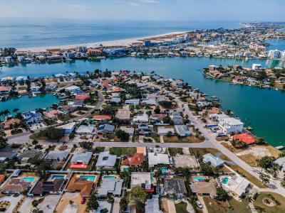 10206 4th St E, Treasure Island, Florida 33706