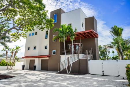 10206 4th St E, Treasure Island, Florida 33706