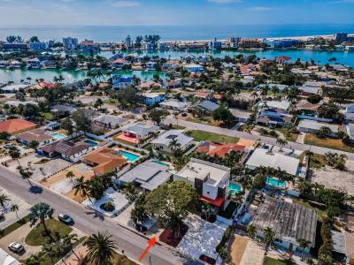 10206 4th St E, Treasure Island, Florida 33706