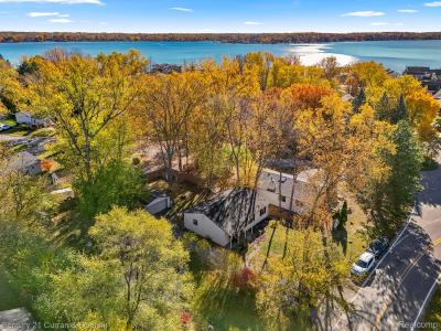 1575 Parkway, Waterford Charter Township, Michigan 48328, Estados Unidos