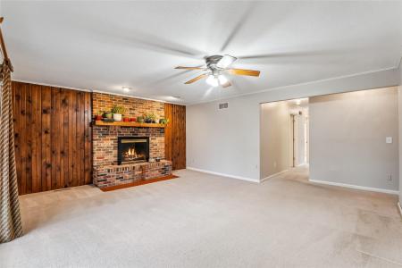 5327 NW 72nd Street, Urbandale, Iowa 50322, Stati Uniti