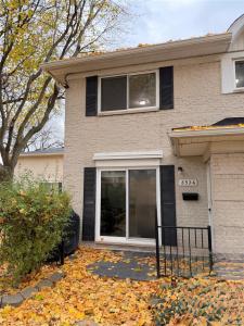 8526 Hampshire Drive, SterlingHeights, Michigan 48313, USA